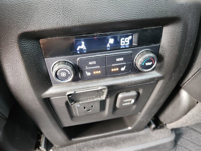 Used 2022 Chevrolet Traverse Premier w/ Redline Edition image 26