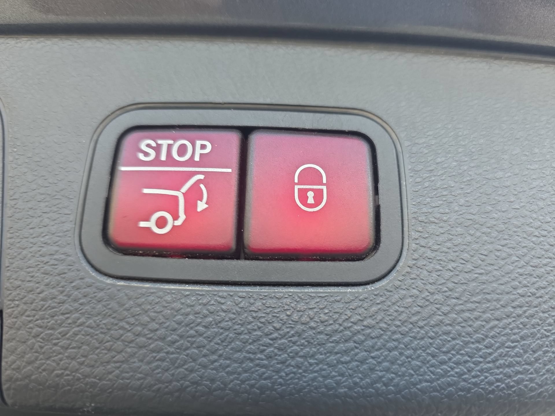Used 2019 Mercedes-Benz GLC 300 4MATIC image 13