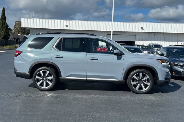 Certified 2024 Honda Pilot Touring image 2