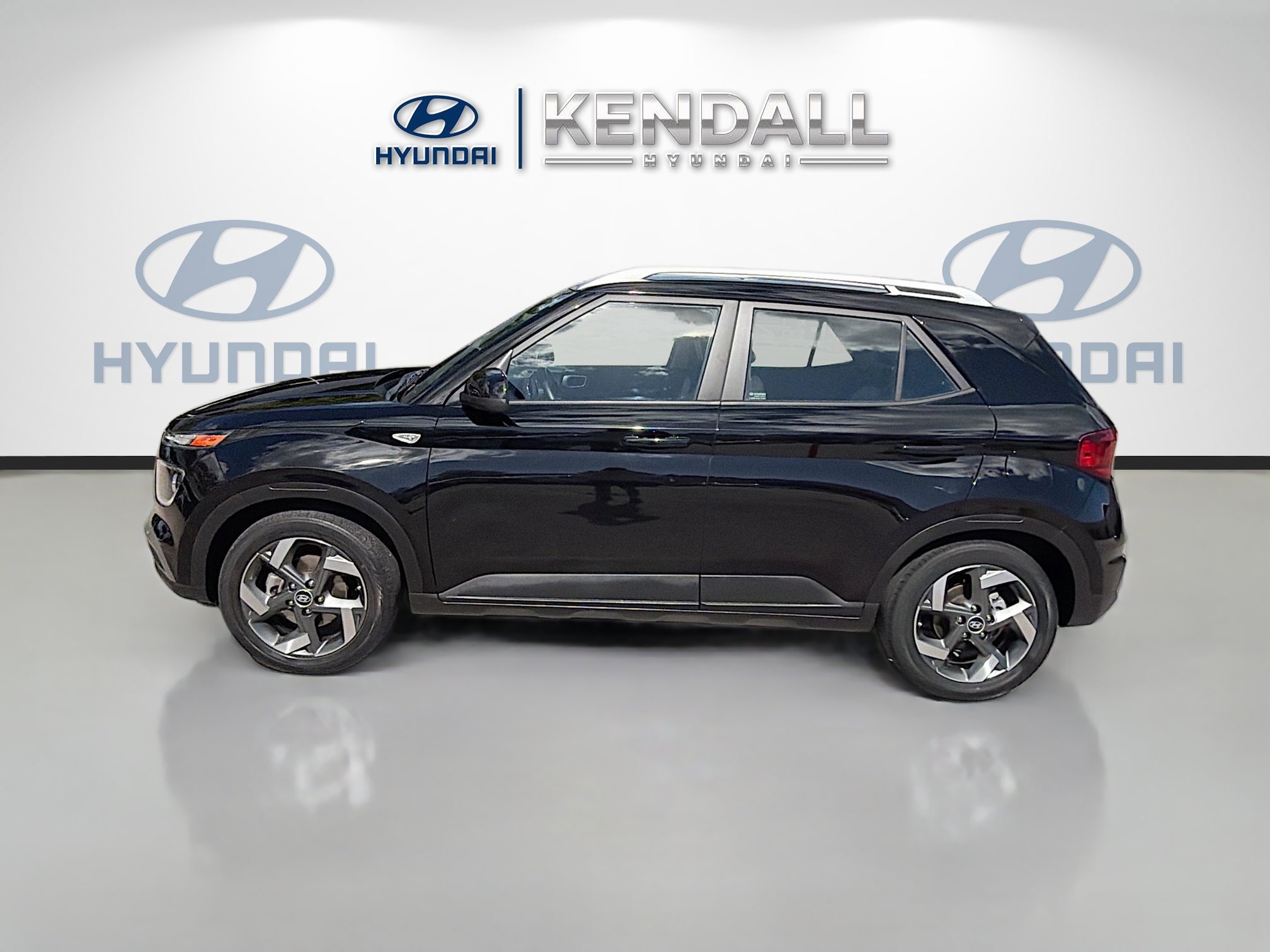 Used 2022 Hyundai Venue SEL image 4