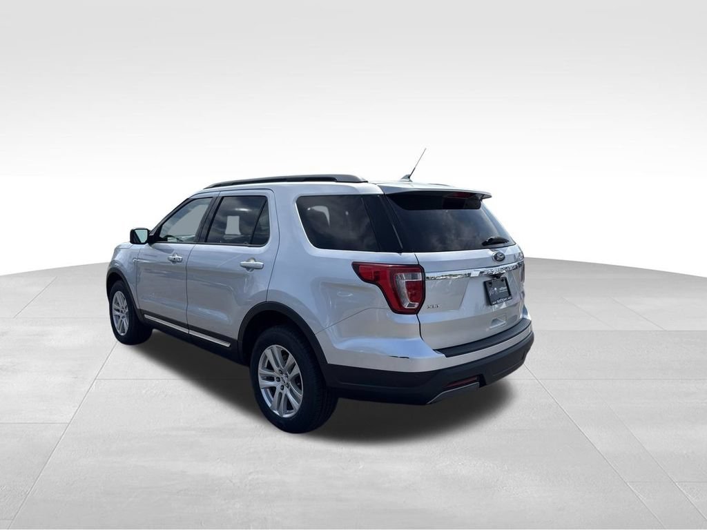 Used 2019 Ford Explorer XLT w/ Equipment Group 202A AWD/4WD image 8