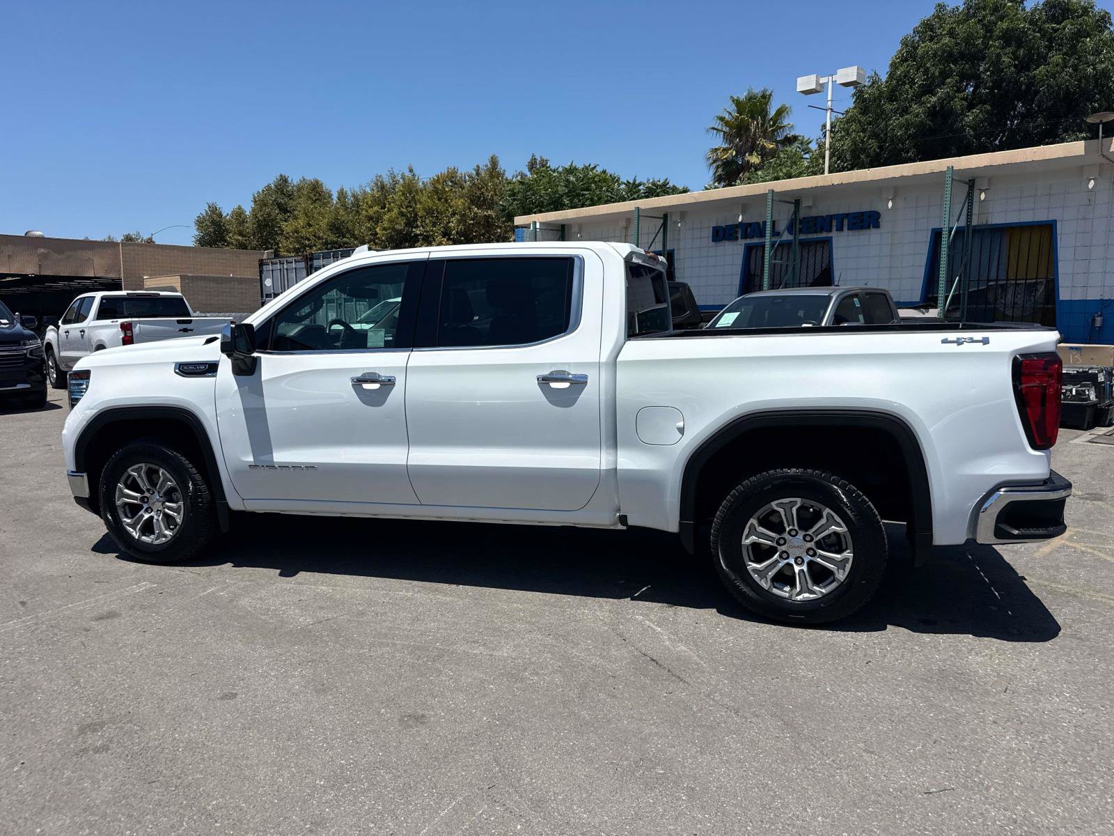 Used 2025 GMC Sierra 1500 SLT AWD/4WD image 5