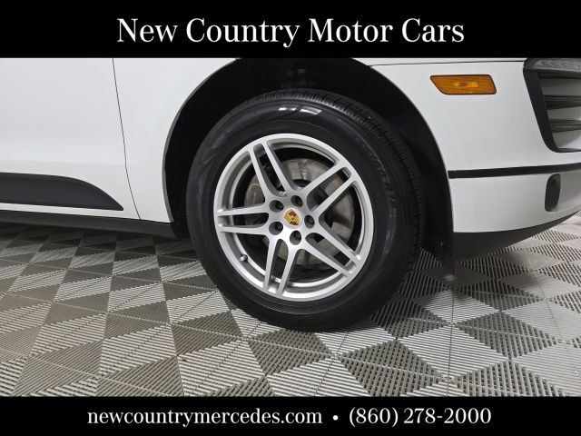 Used 2018 Porsche Macan Sport Edition AWD/4WD image 2