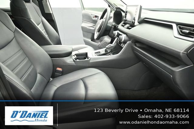 Used 2020 Toyota RAV4 XLE Premium AWD/4WD image 38