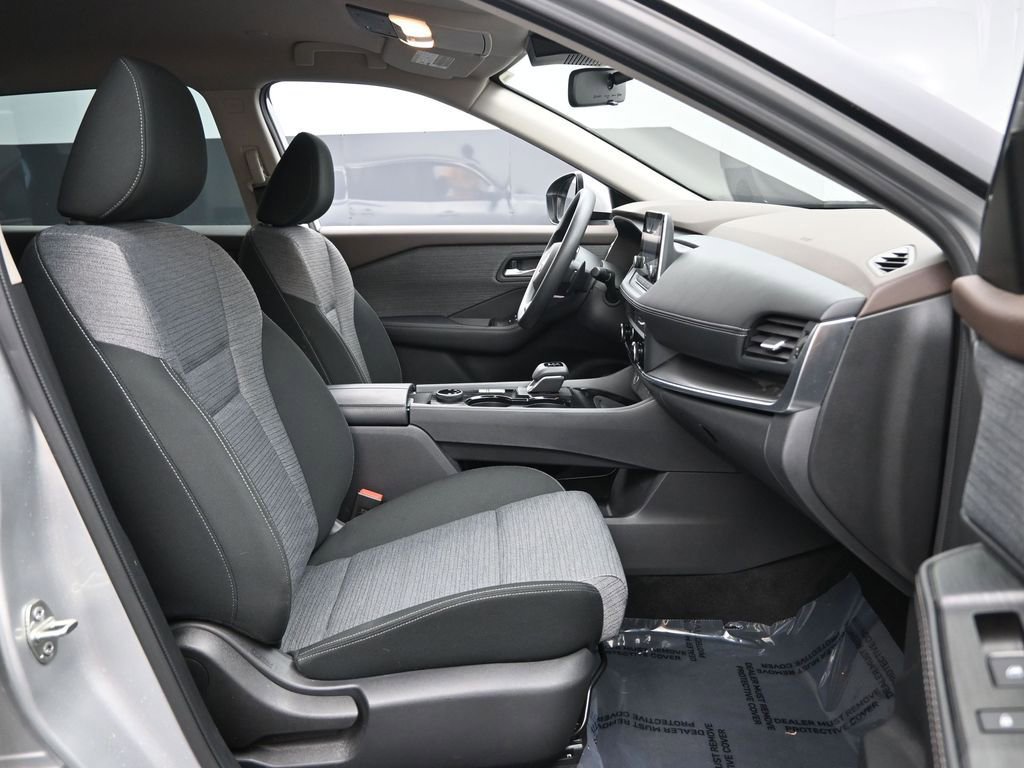 Used 2023 Nissan Rogue SV image 34