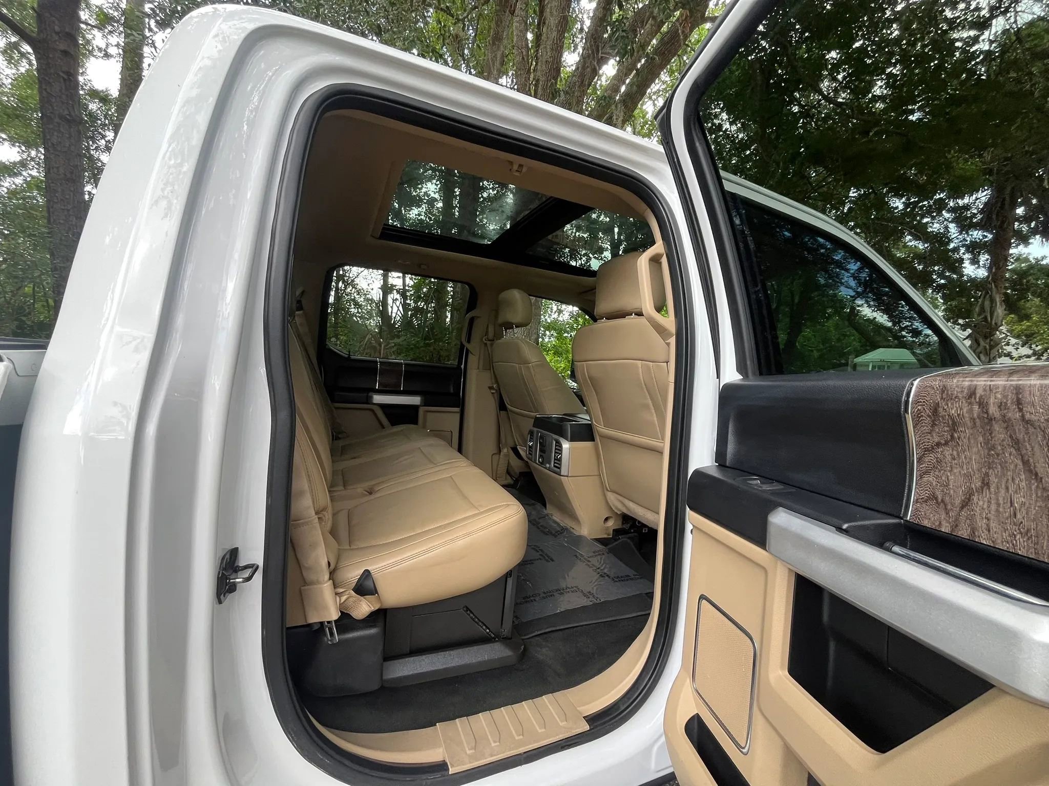 Used 2017 Ford F250 Lariat w/ Lariat Ultimate Package AWD/4WD image 17