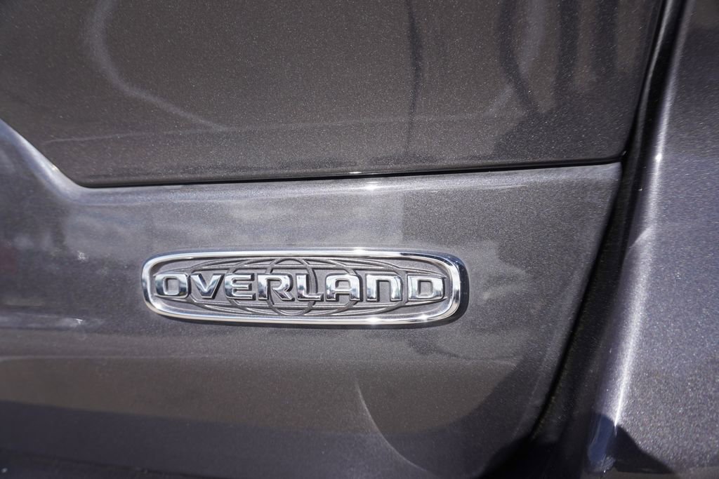 Used 2023 Jeep Grand Cherokee Overland w/ Luxury Tech Group IV AWD/4WD image 34