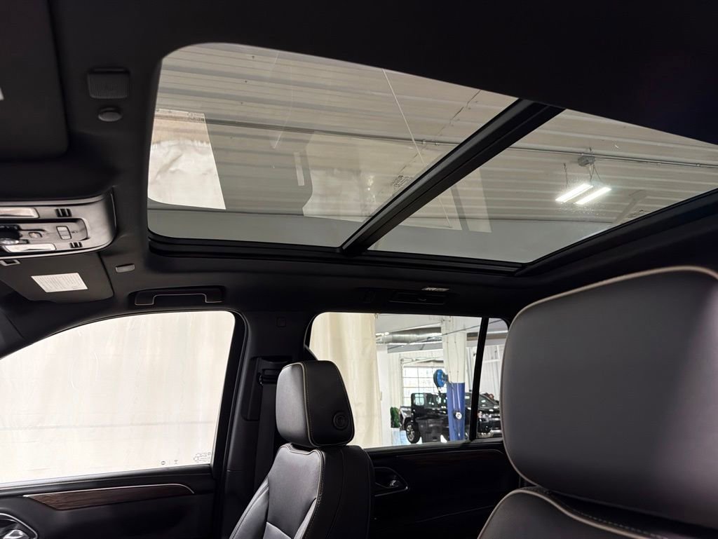 Certified 2021 Chevrolet Suburban Premier w/ Premium Package AWD/4WD image 25