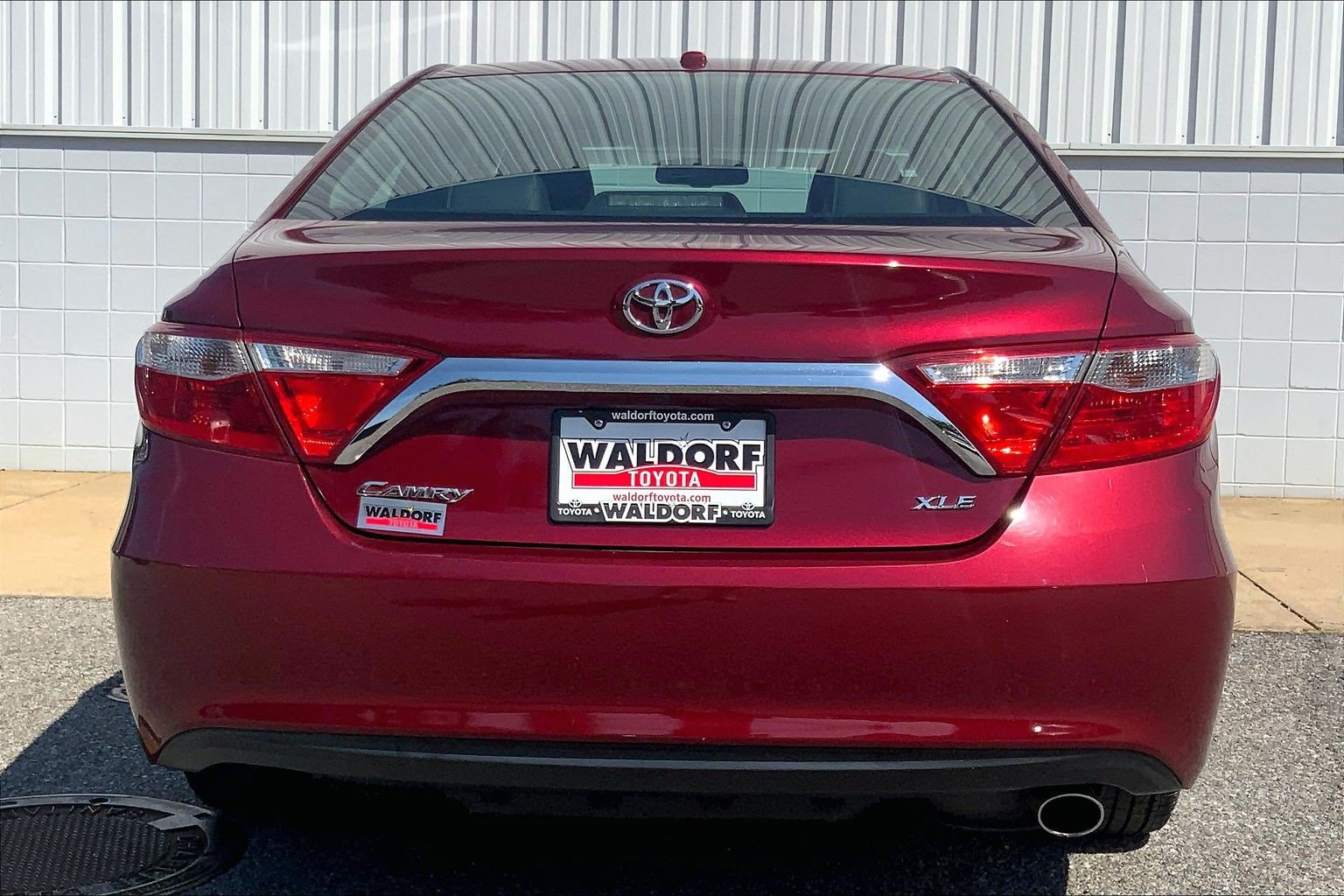 Used 2017 Toyota Camry XLE w/ Moonroof Package FWD image 5