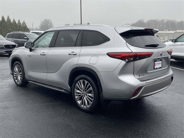 Used 2020 Toyota Highlander Platinum image 4