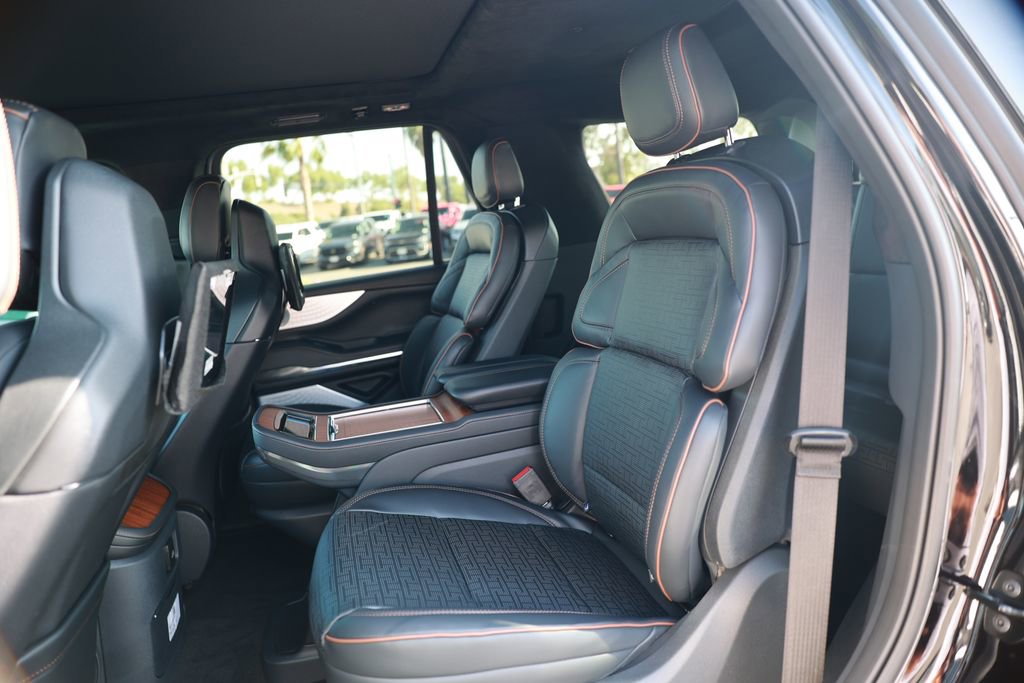 Used 2025 Lincoln Navigator Black Label image 36