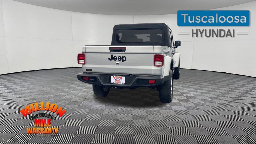 Used 2023 Jeep Gladiator Sport image 9
