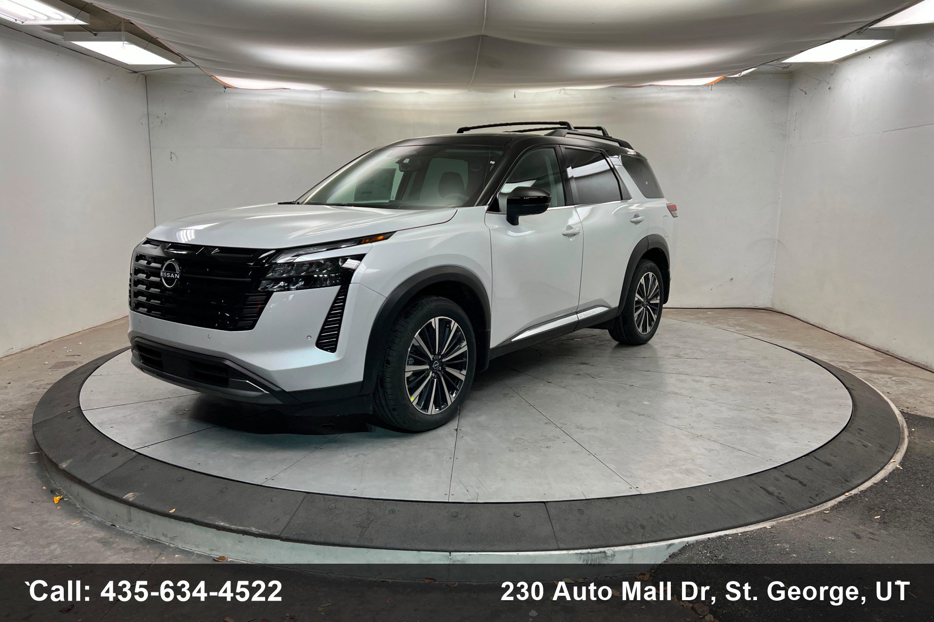 New 2026 Nissan Pathfinder Platinum image 1