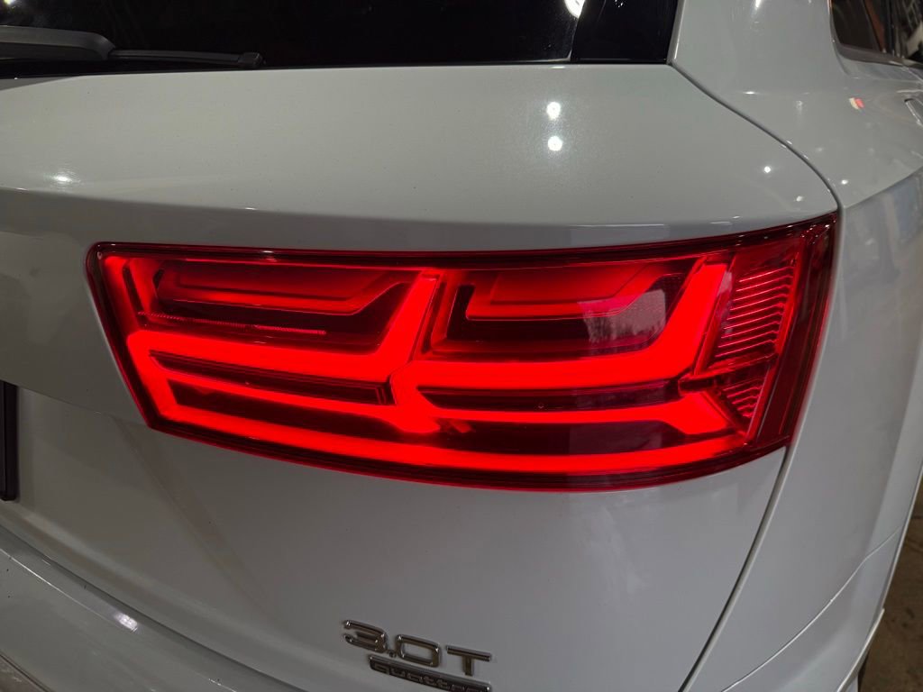 Used 2017 Audi Q7 3.0T Premium image 9