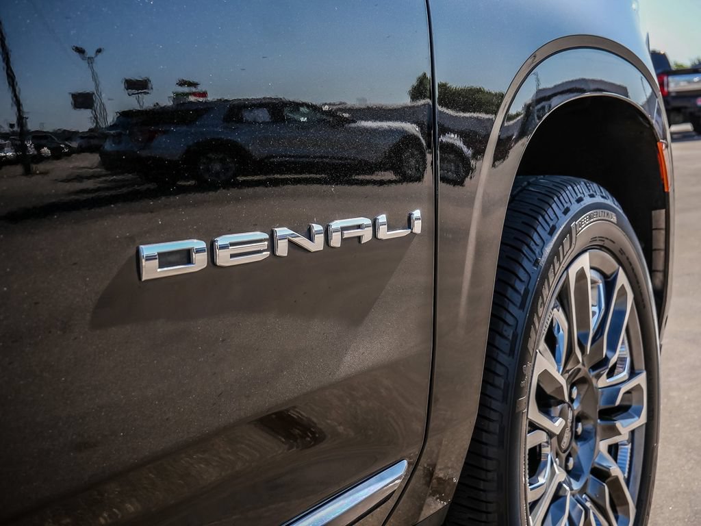 Used 2023 GMC Yukon Denali Ultimate AWD/4WD image 10