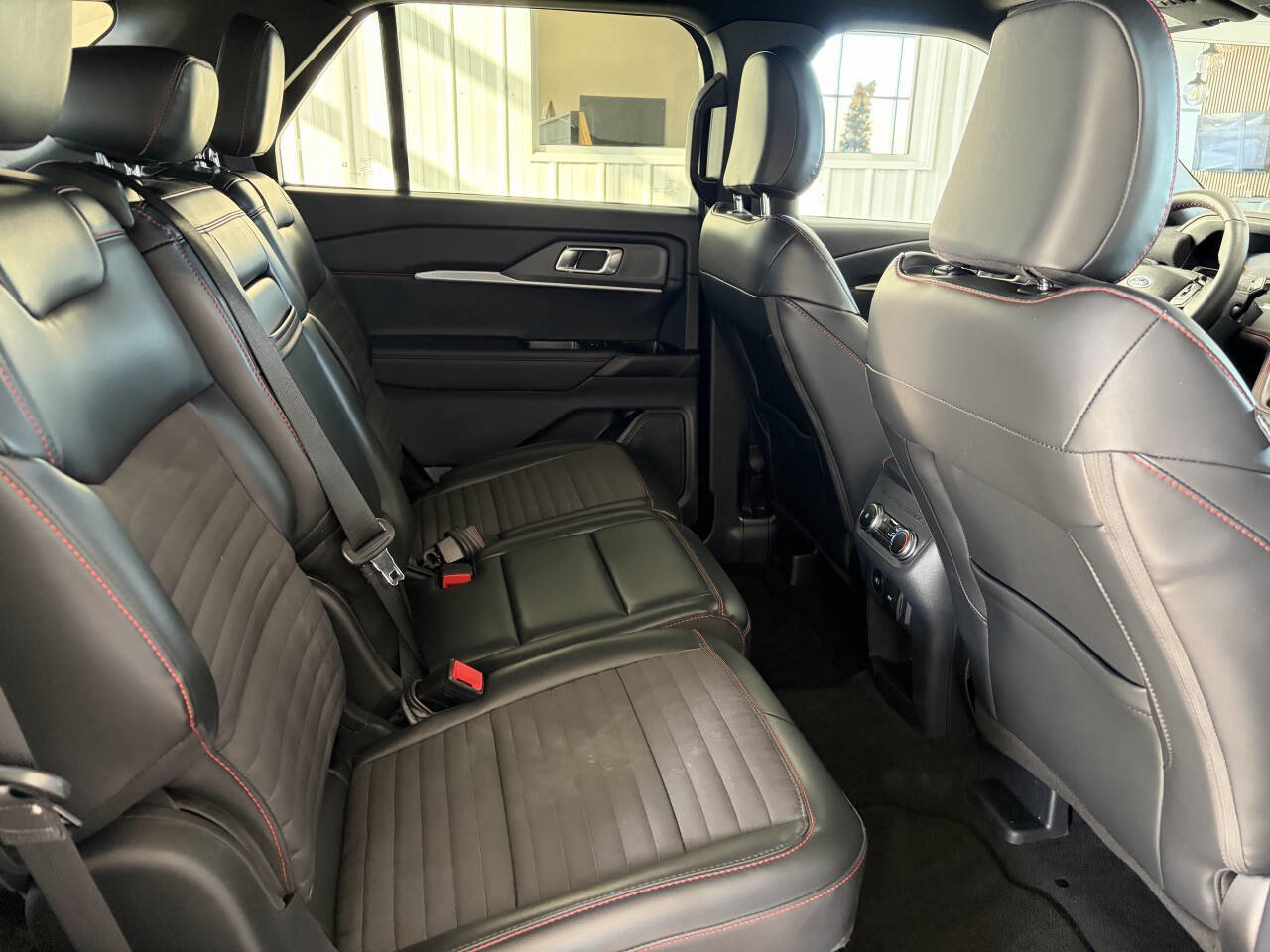 Used 2025 Ford Explorer ST-Line w/ ST-Line Street Pack image 31