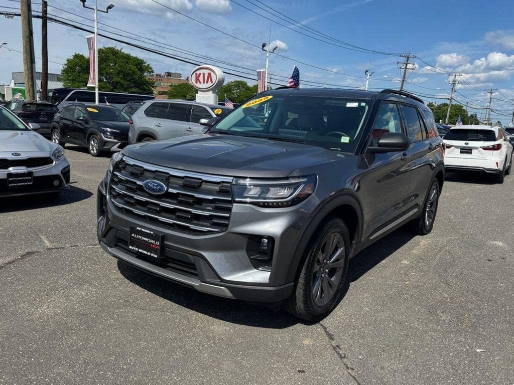 Used 2025 Ford Explorer Active w/ Active Comfort Package AWD/4WD image 7
