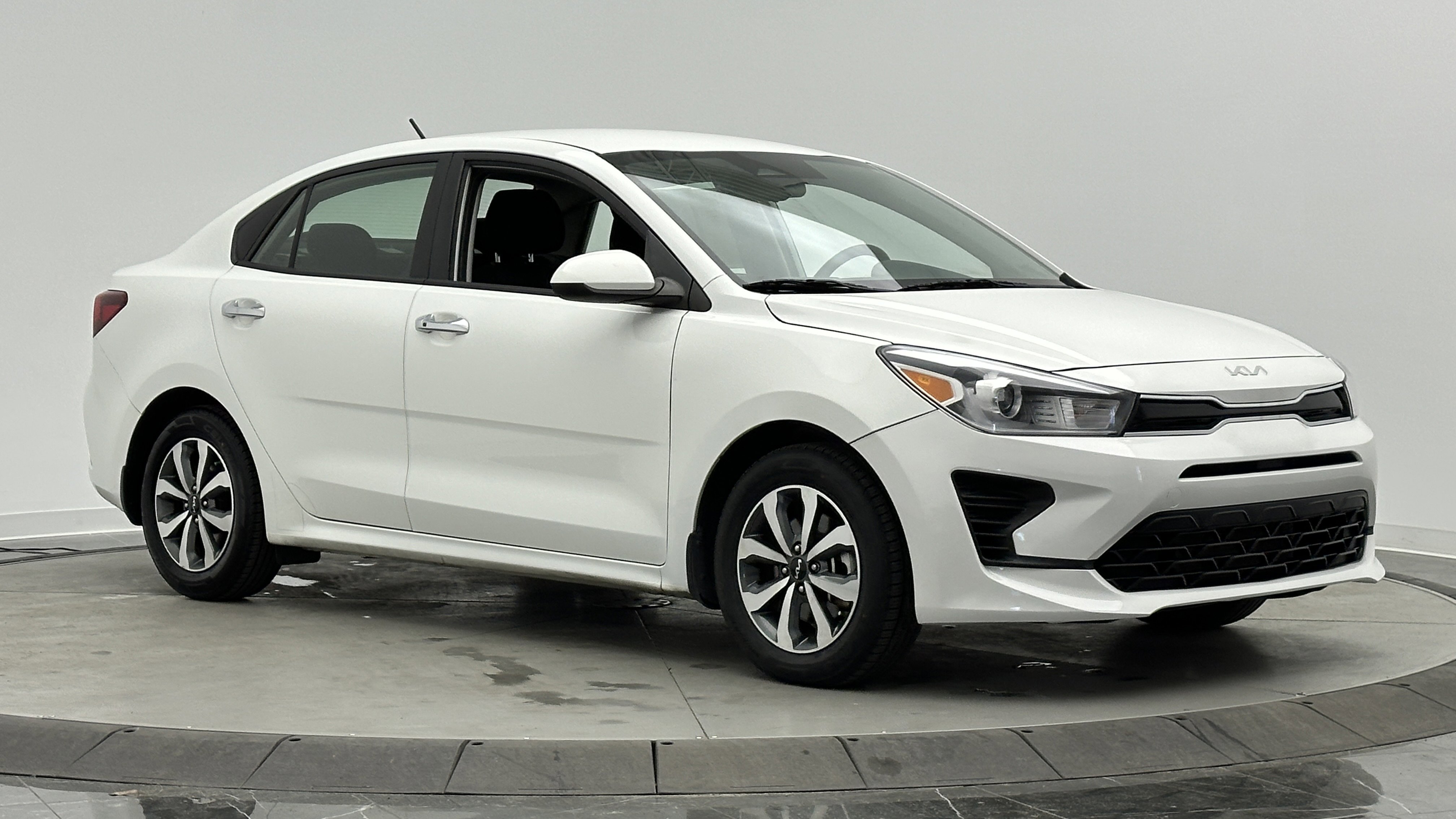 Used 2023 Kia Rio S w/ Technology Package image 3