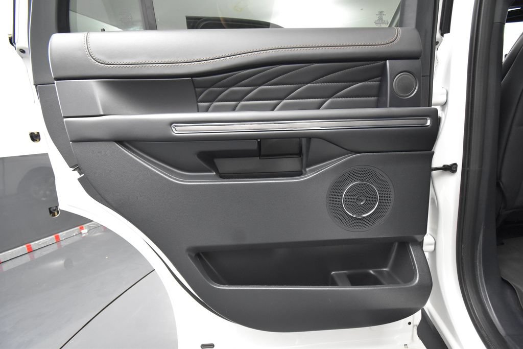 Used 2024 Ford Expedition Platinum AWD/4WD image 35