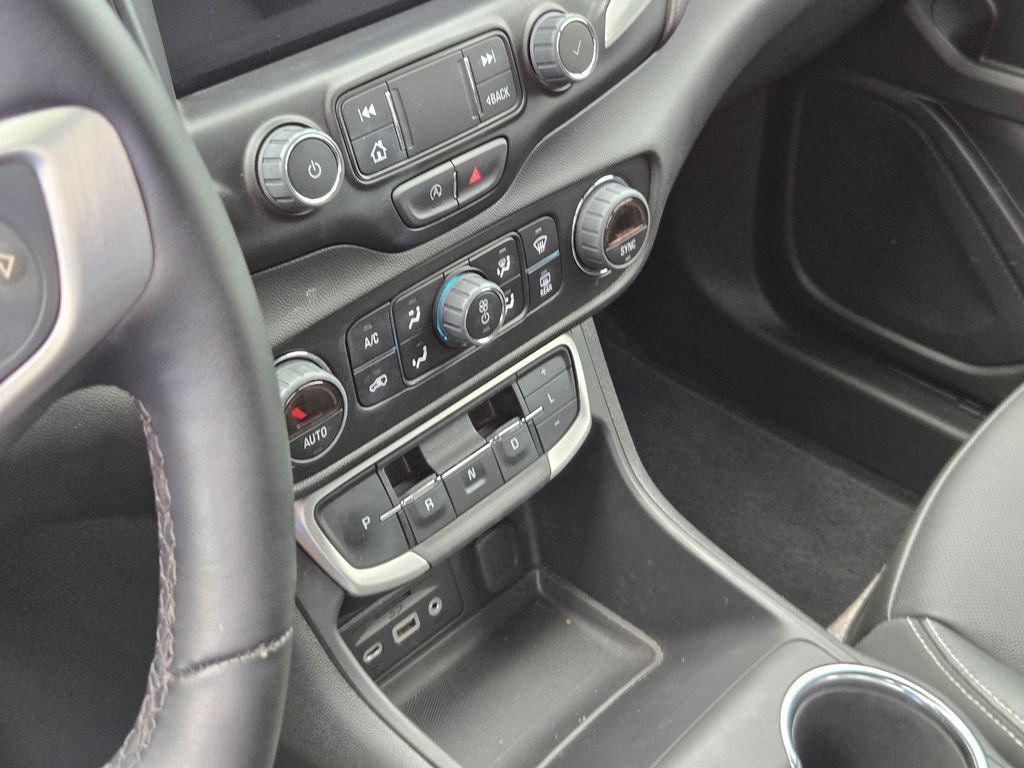 Used 2024 GMC Terrain SLT w/ Elevation Edition AWD/4WD image 9