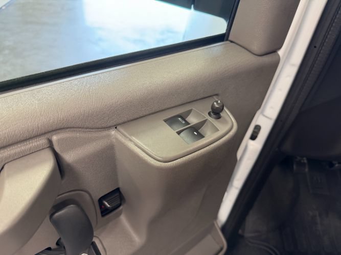 Used 2025 GMC Savana 3500 LT w/ LT Preferred Equipment Group RWD image 12