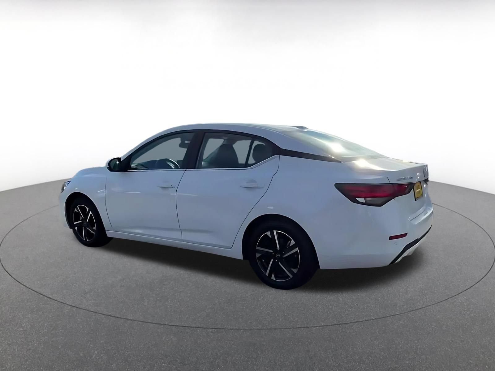 Used 2025 Nissan Sentra SV FWD image 9