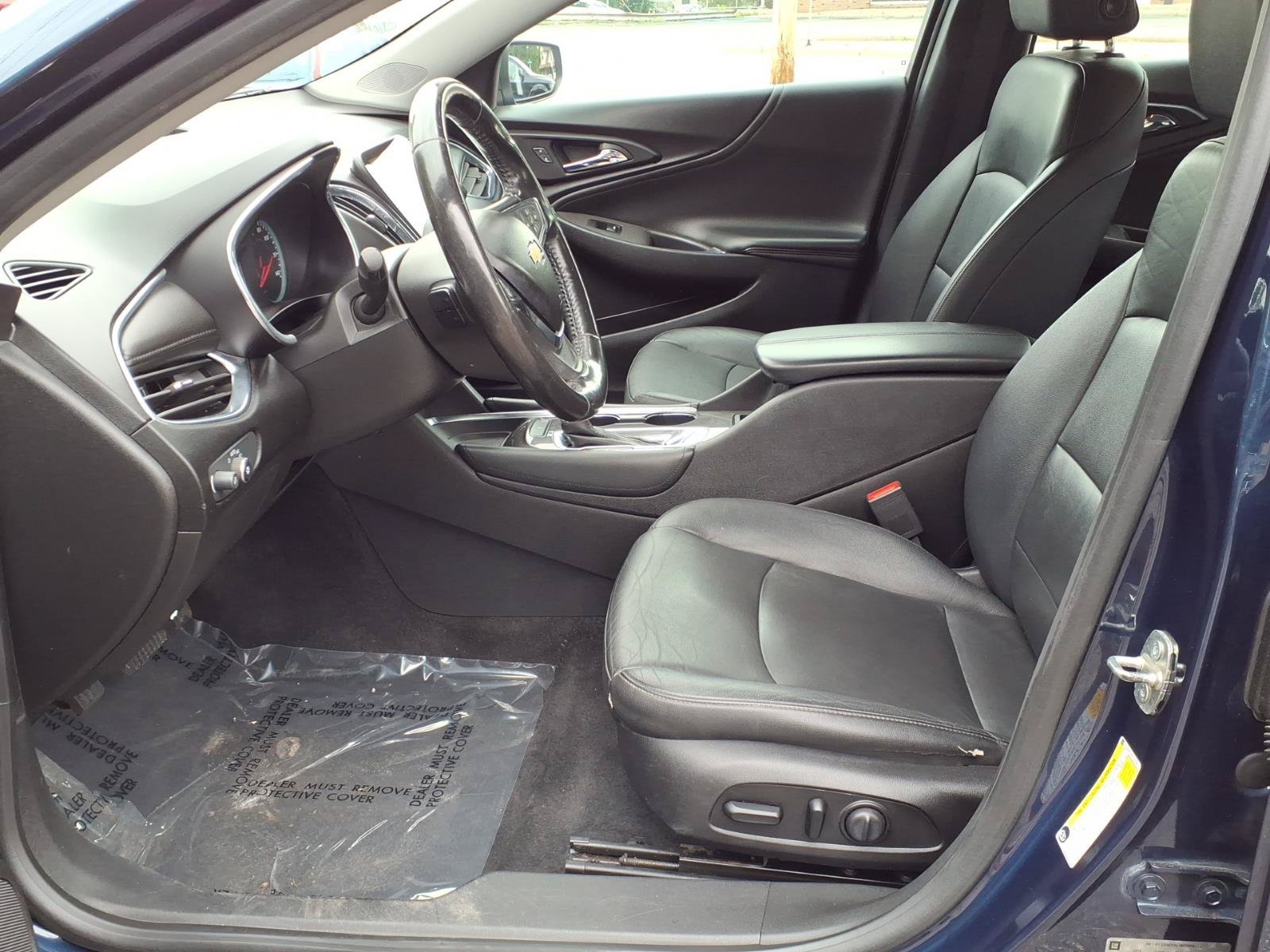 Used 2019 Chevrolet Malibu LT w/ Leather Package FWD image 8