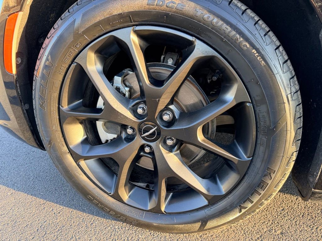 Used 2025 Chrysler Pacifica Limited image 8