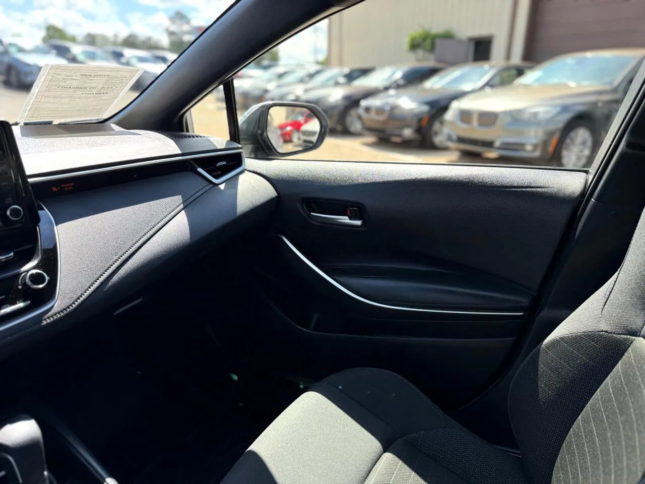 Used 2022 Toyota Corolla SE w/ SE Premium Package image 15