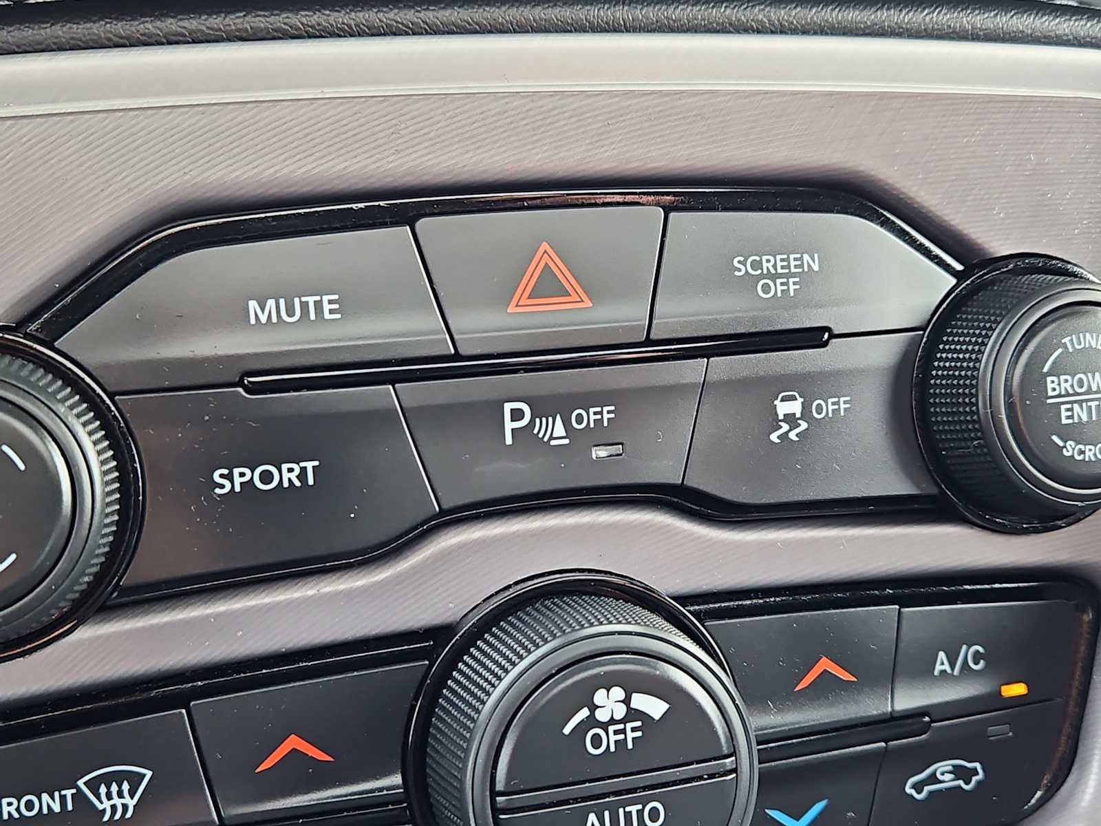 Used 2022 Dodge Challenger R/T w/ Blacktop Package image 18