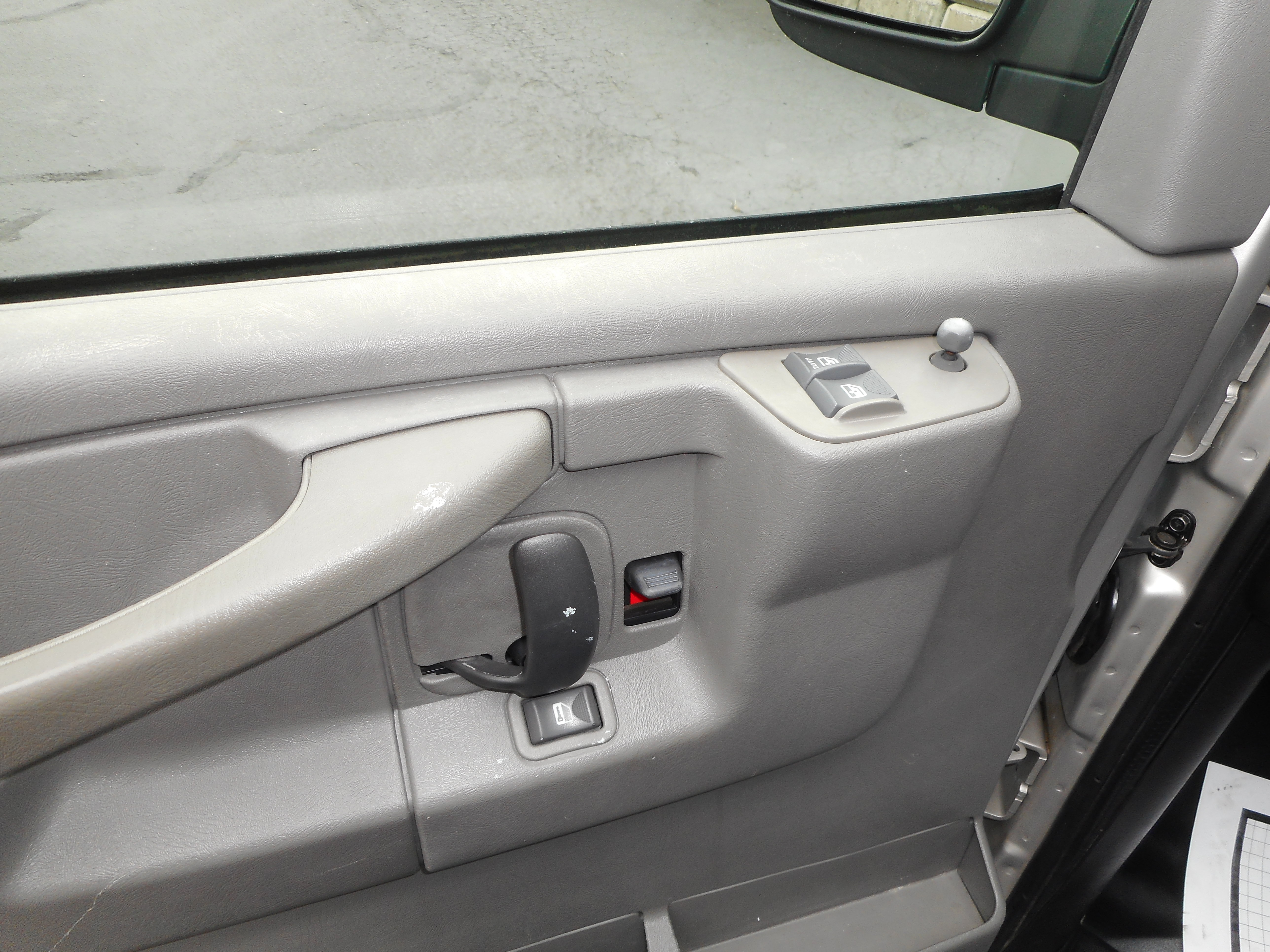 Used 2006 Chevrolet Express 2500 w/ Power and Light Package RWD image 13