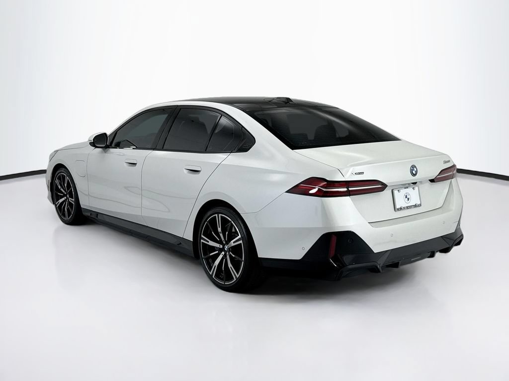 Used 2026 BMW 550e xDrive w/ Premium Package AWD/4WD image 7