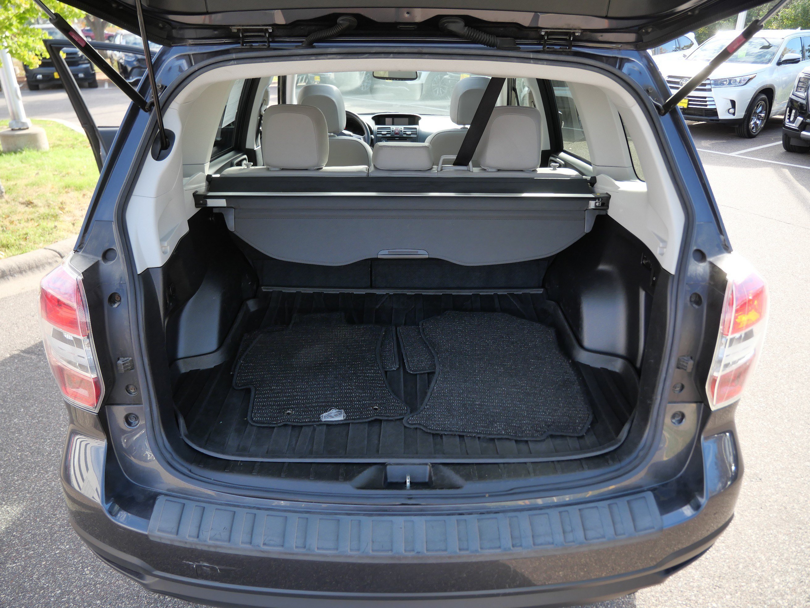 Used 2015 Subaru Forester 2.5i Touring w/ Eyesight & Navigation System AWD/4WD image 18