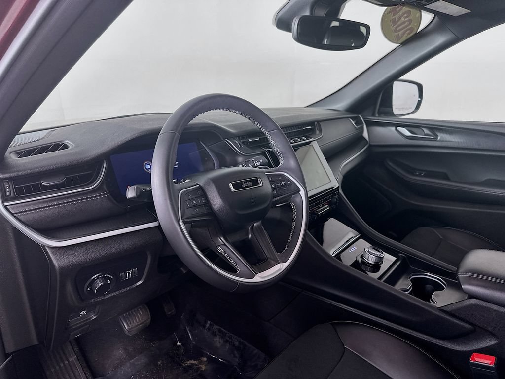 Certified 2024 Jeep Grand Cherokee Altitude AWD/4WD image 17