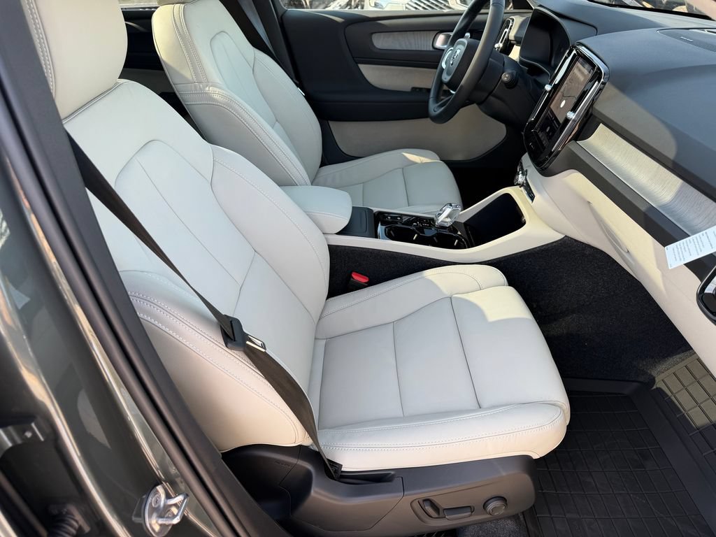 New 2026 Volvo XC40 B5 Plus w/ Protection Package Premier AWD/4WD image 9