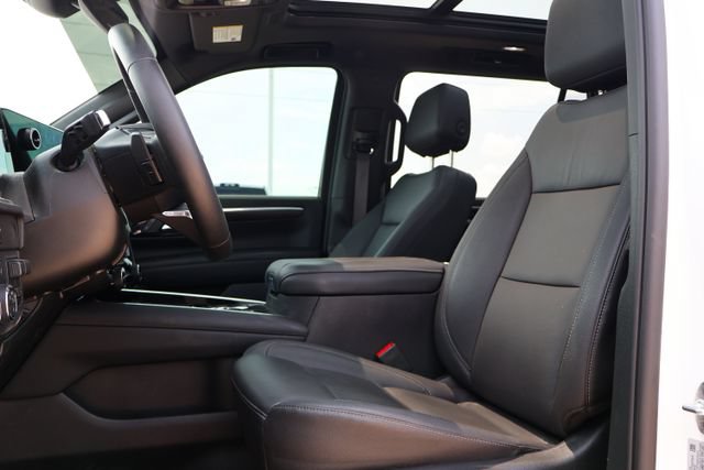 Used 2026 Chevrolet Suburban Z71 w/ Comfort Package AWD/4WD image 11