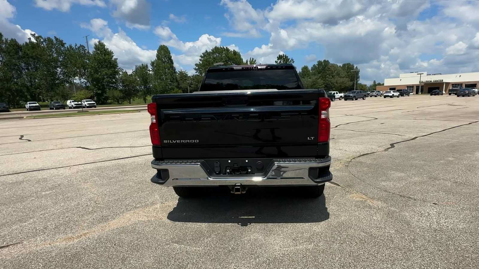 Used 2023 Chevrolet Silverado 1500 LT AWD/4WD image 7