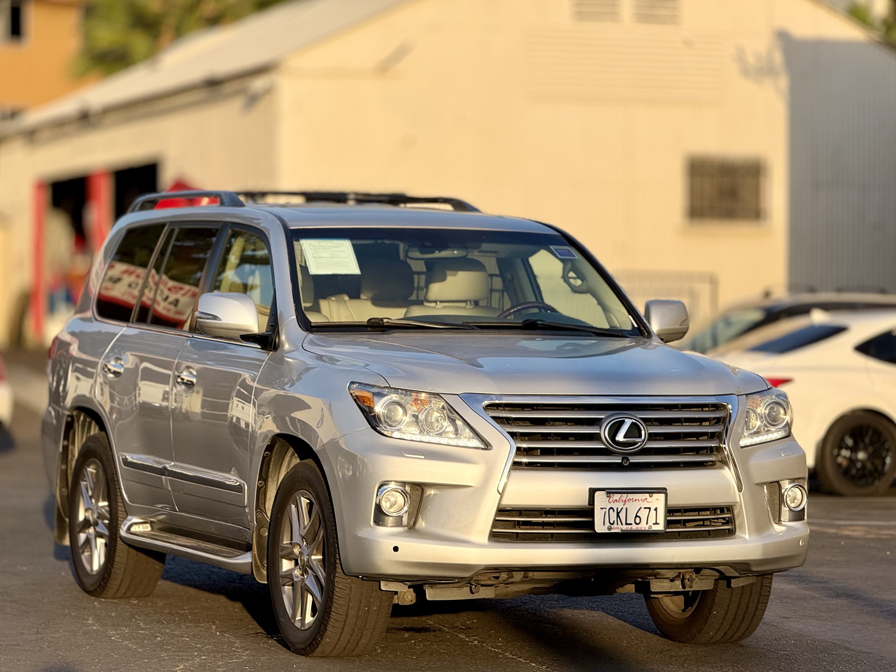 Used 2013 Lexus LX 570 4WD w/ Luxury Pkg image 3
