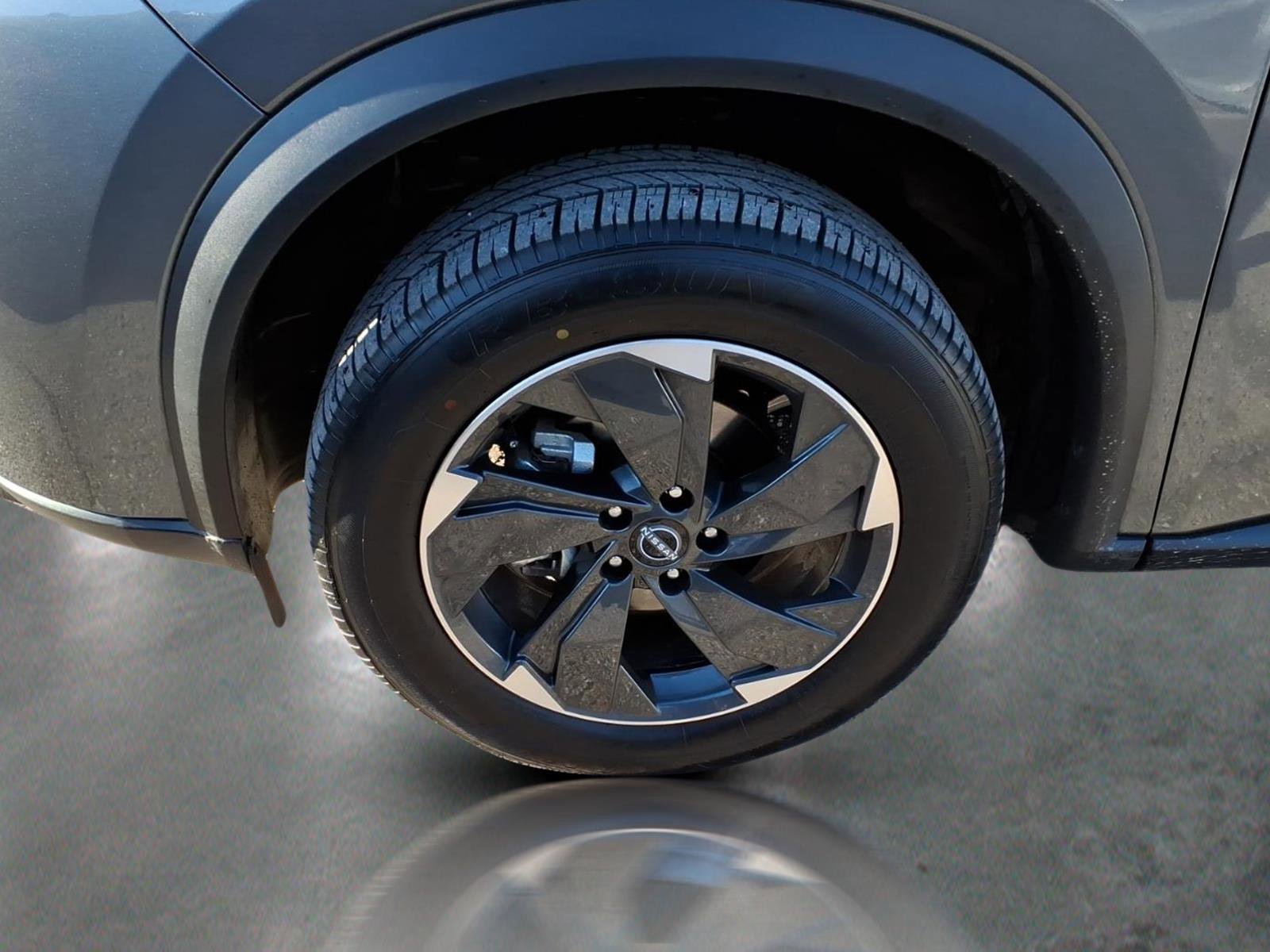 Certified 2025 Nissan Rogue SV image 6