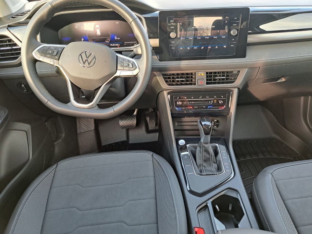 New 2026 Volkswagen Taos SE FWD image 21