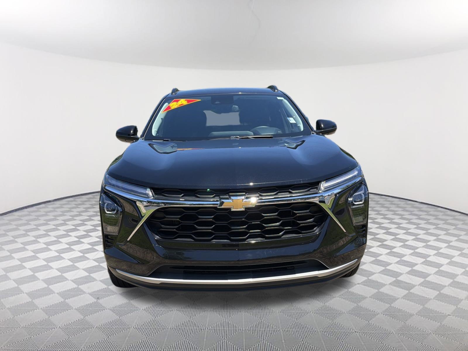 Used 2024 Chevrolet Trax LT FWD image 2