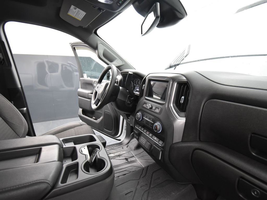 Used 2025 Chevrolet Silverado 2500 Custom w/ Custom Value Package image 18