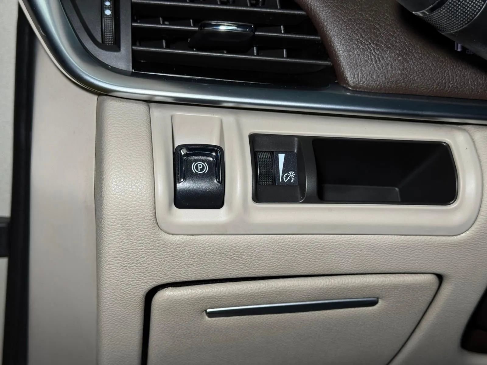 Used 2013 Cadillac XTS Luxury image 38