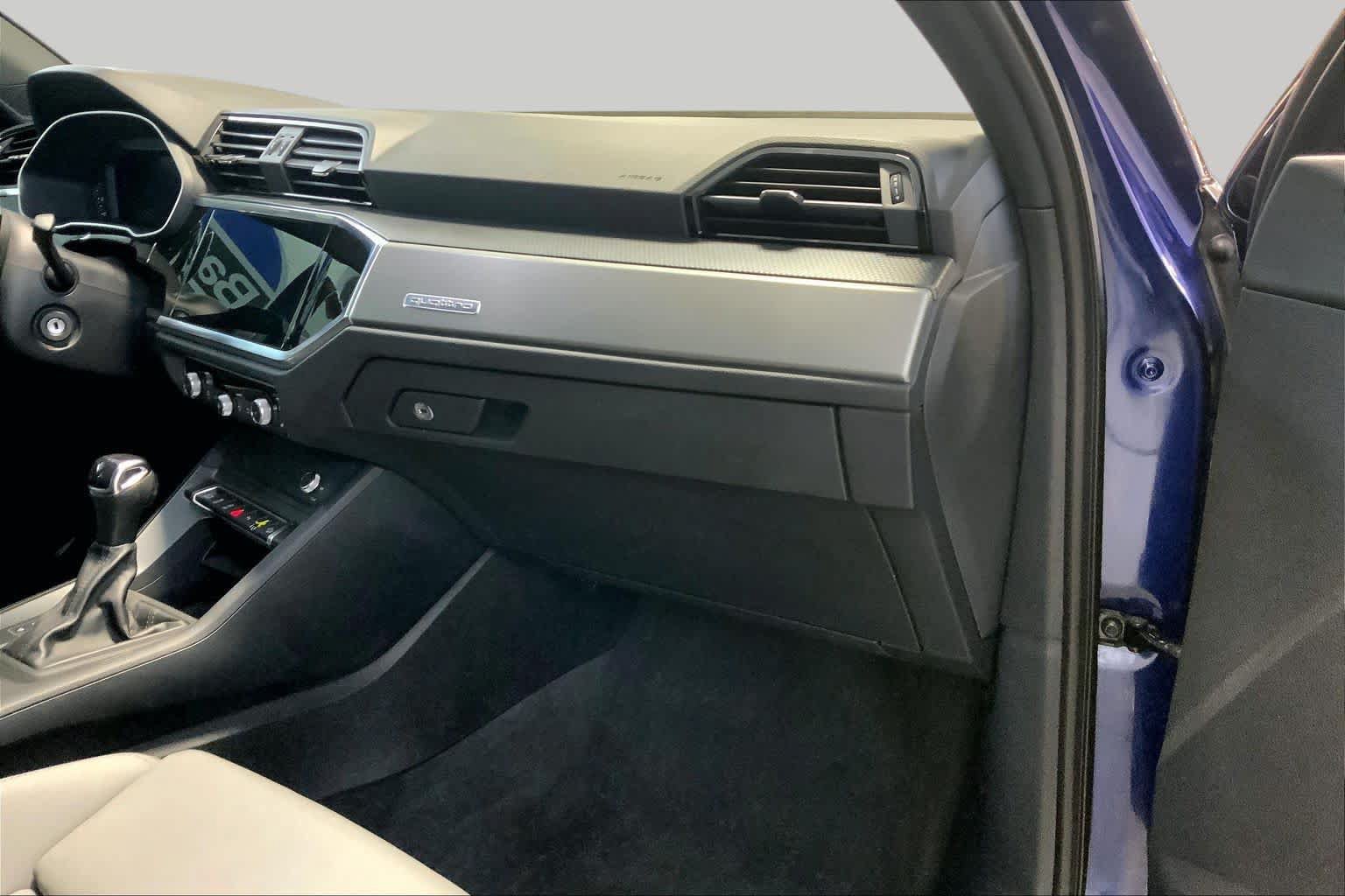 Used 2023 Audi Q3 2.0T Premium w/ Black Optic Sport Package AWD/4WD image 18