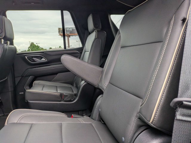 Used 2023 GMC Yukon SLT w/ SLT Luxury Package AWD/4WD image 17