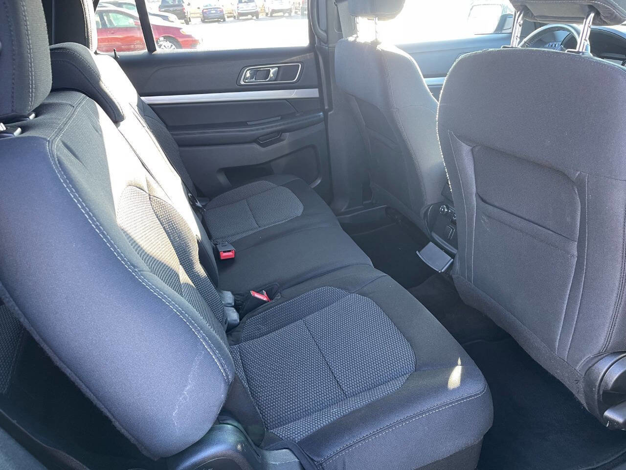 Used 2017 Ford Explorer XLT AWD/4WD image 14