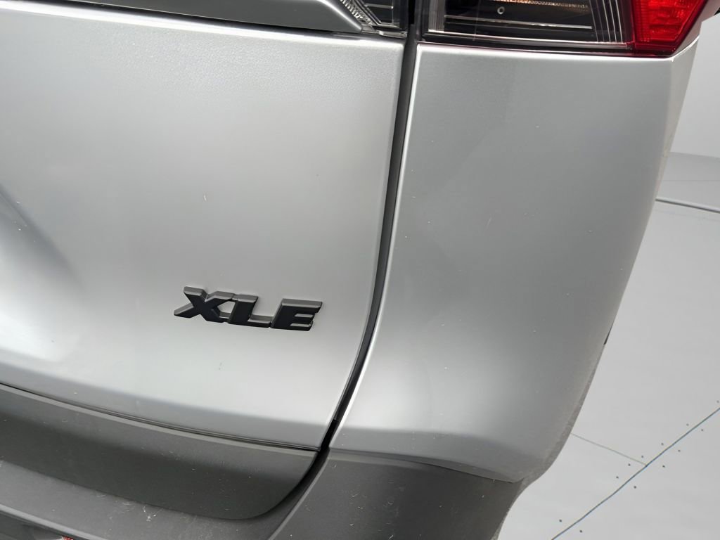 Used 2021 Toyota RAV4 XLE image 14
