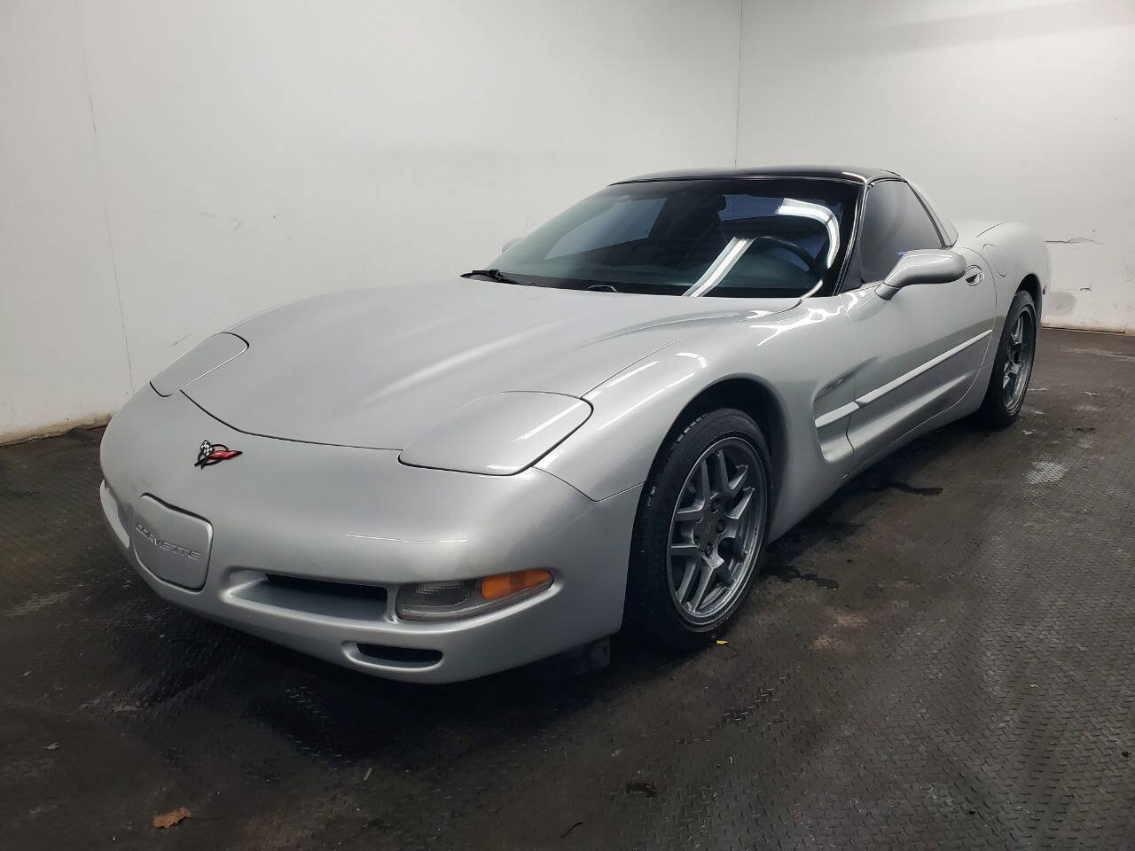 Used 1998 Chevrolet Corvette Coupe w/ Roof Pkg RWD image 1