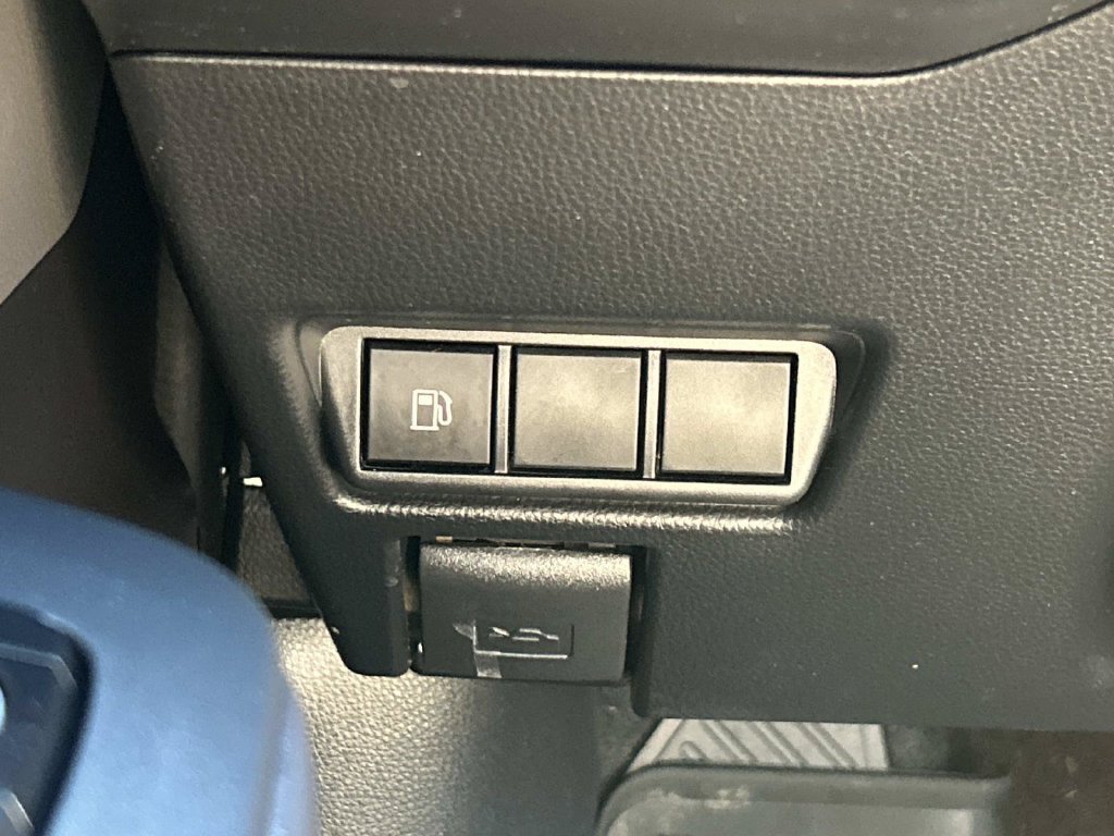 Used 2025 Toyota Prius XLE FWD image 27