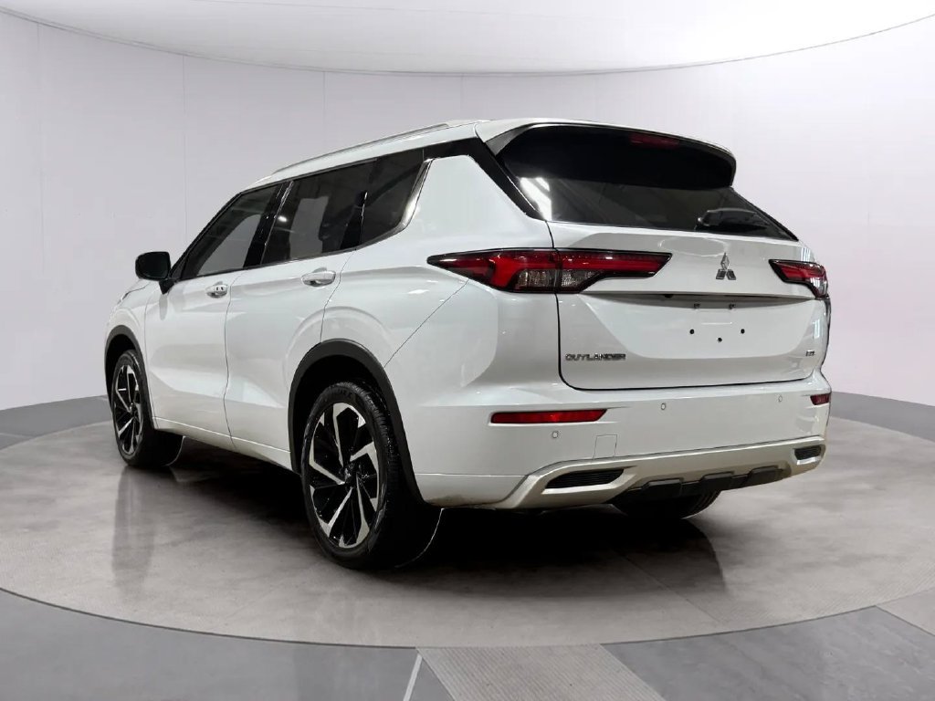 Used 2024 Mitsubishi Outlander SEL AWD/4WD image 5